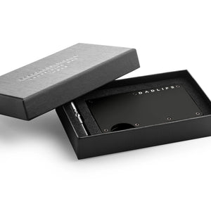 Zwarte DADLIFE cardholder – aluminium pasjeshouder met RFID-bescherming