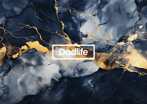 Dadlife logo op blauwe gouden marmeren achtergrond
